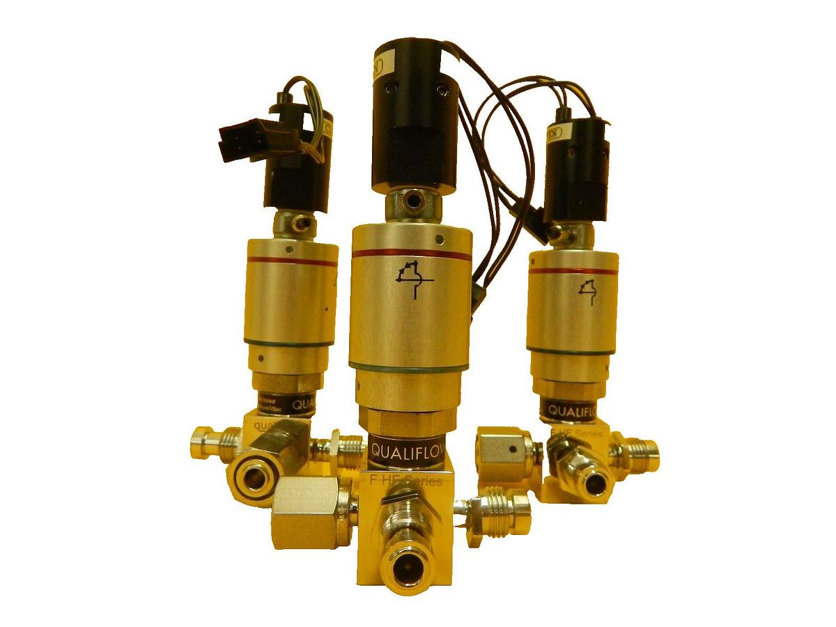 Used Qualiflow F HF Series 4-Way Pneumatic Valve 2x10-9atm.cm3/S?ec Lot of 3 Used