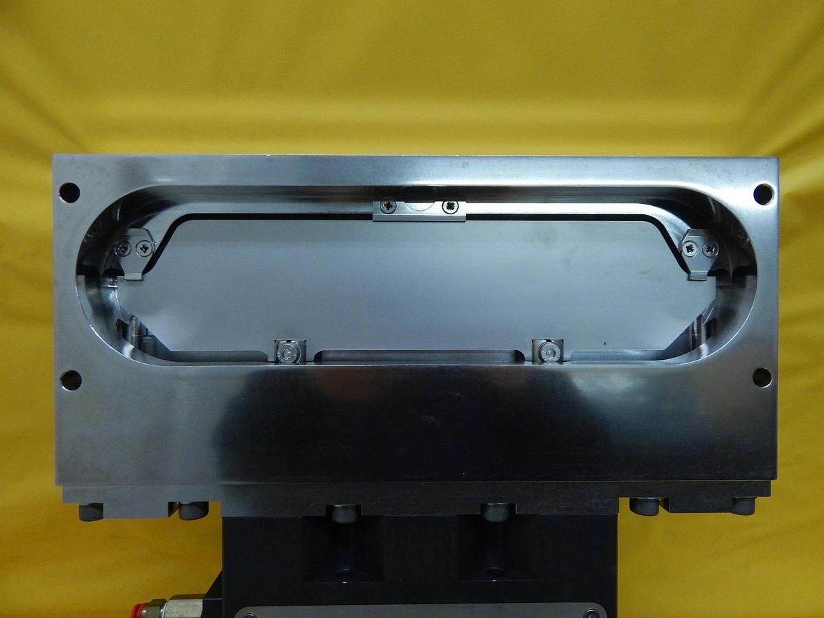 Used VAT 02010-BE44-0001 Pneumatic High Vacuum 12" Slit Valve Working