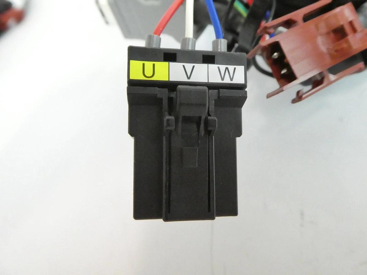 Used Yaskawa Electric SGMPS-01ACA-YA13 AC Servo Motor Lot of 2 Working