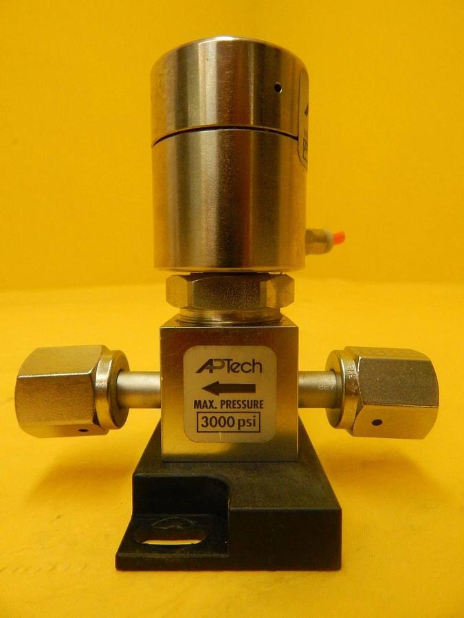 Used APTech AP3550S 2PW FV4 FV4 Springless Diaphragm Valve Lot of 2 Used Working