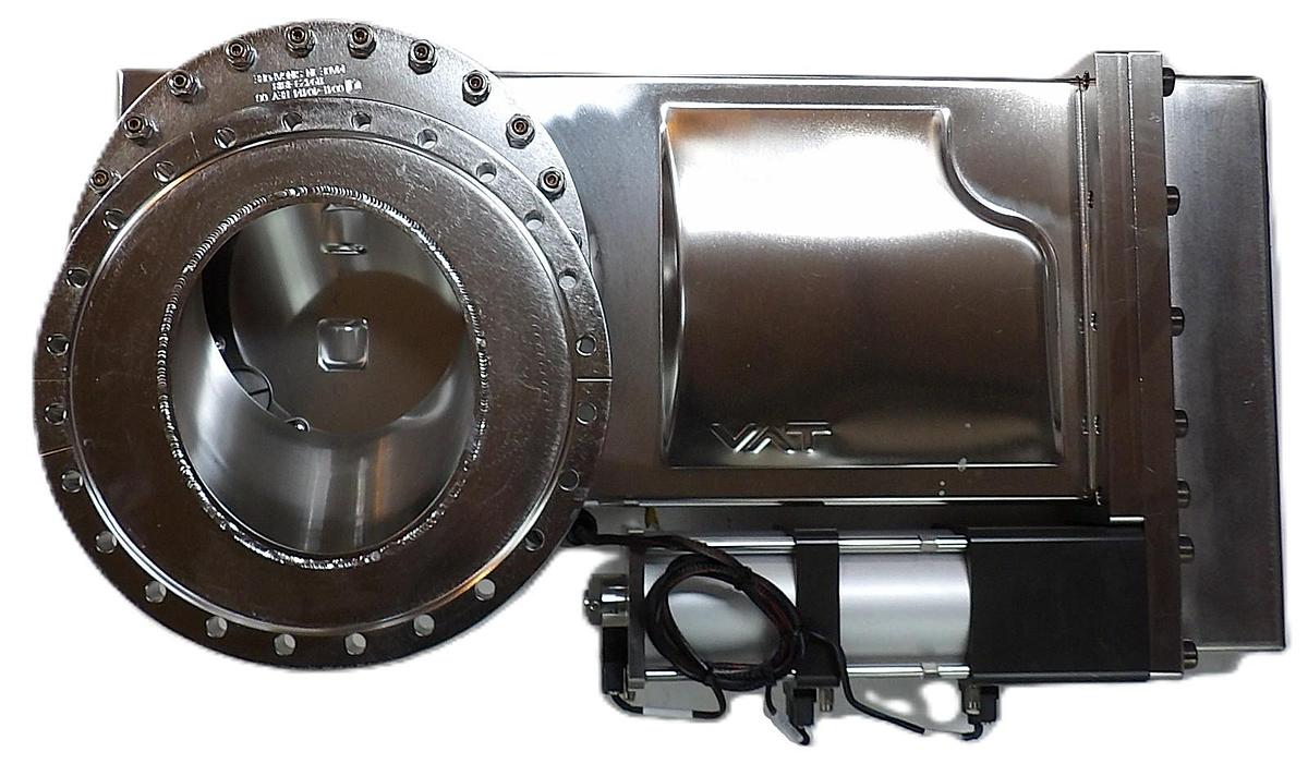 Used VAT 10846-UE28-AVN2 Ultra High Vacuum Gate Valve with Adaptor 0041-40414 Working
