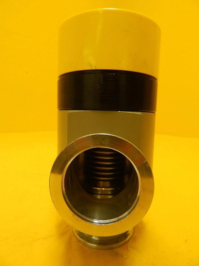 Used Balzers EVA 040 P Vacuum Right Angle Valve BP V16 001 BPV16001 Used Working