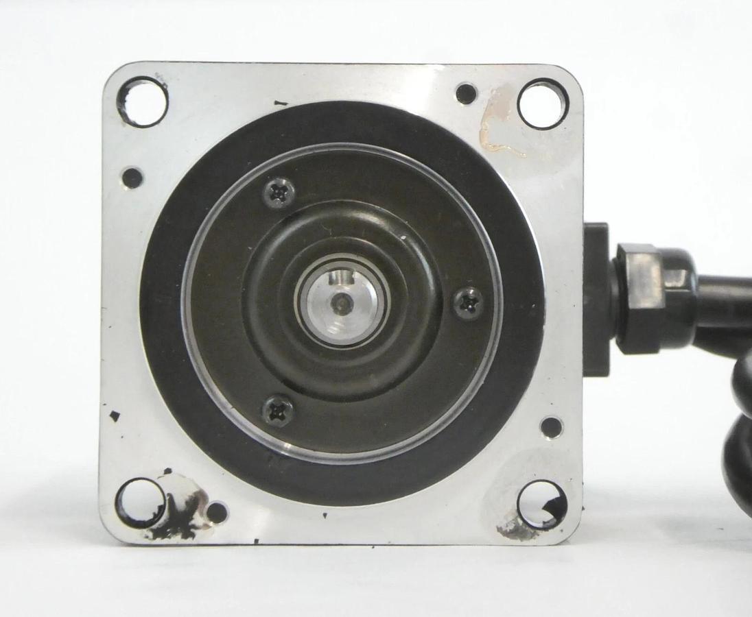 Yaskawa America SGMPH-01AAE-YA11 AC Servo Motor Assembly New Surplus