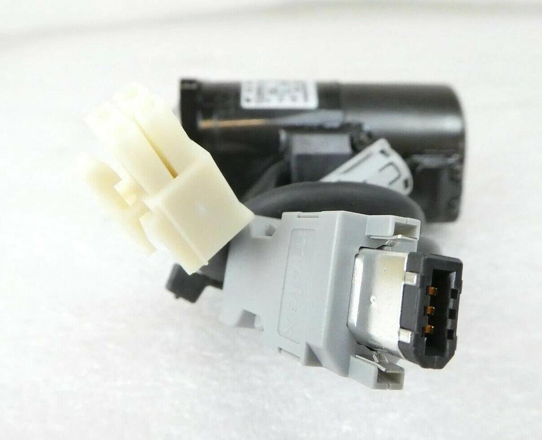 Used Yaskawa Electric SGMAH-A5A1A-YB11 Servo Motor Lot of 2 Nikon NSR FX-601F Working