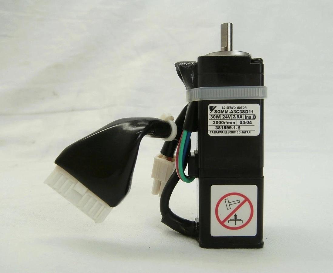 Used Yaskawa Electric SGMM-A3C3SD11 AC Servo Motor Lot of 2 Shinko VHT5-1-1 OHV Used