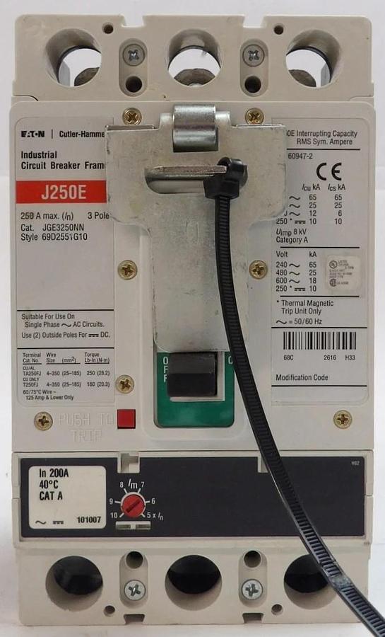 Used Eaton JGE3250NN 3 Pole Circuit Breaker J250E Lot of 2 Working