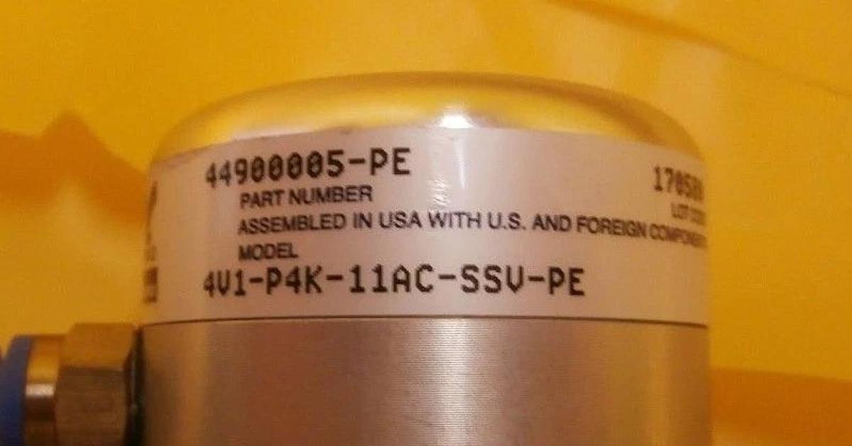 Used Parker Veriflo 44900005-PE High Purity Bellows Valve 4V1-P4K-11AC-SSV-PE Used