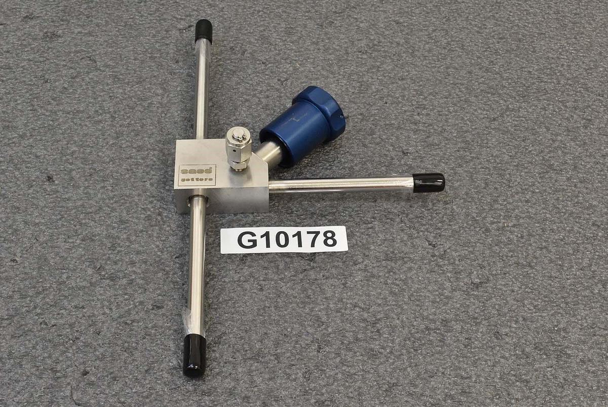 Used Saes Getters SVC504M104 Valve Assembly
