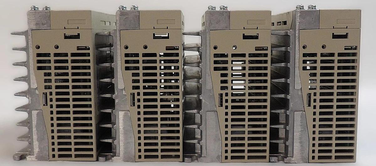 Used Yaskawa Electric SGDS-04A72AY584-E Servo Drive SERVOPACK Lot of 4 Working