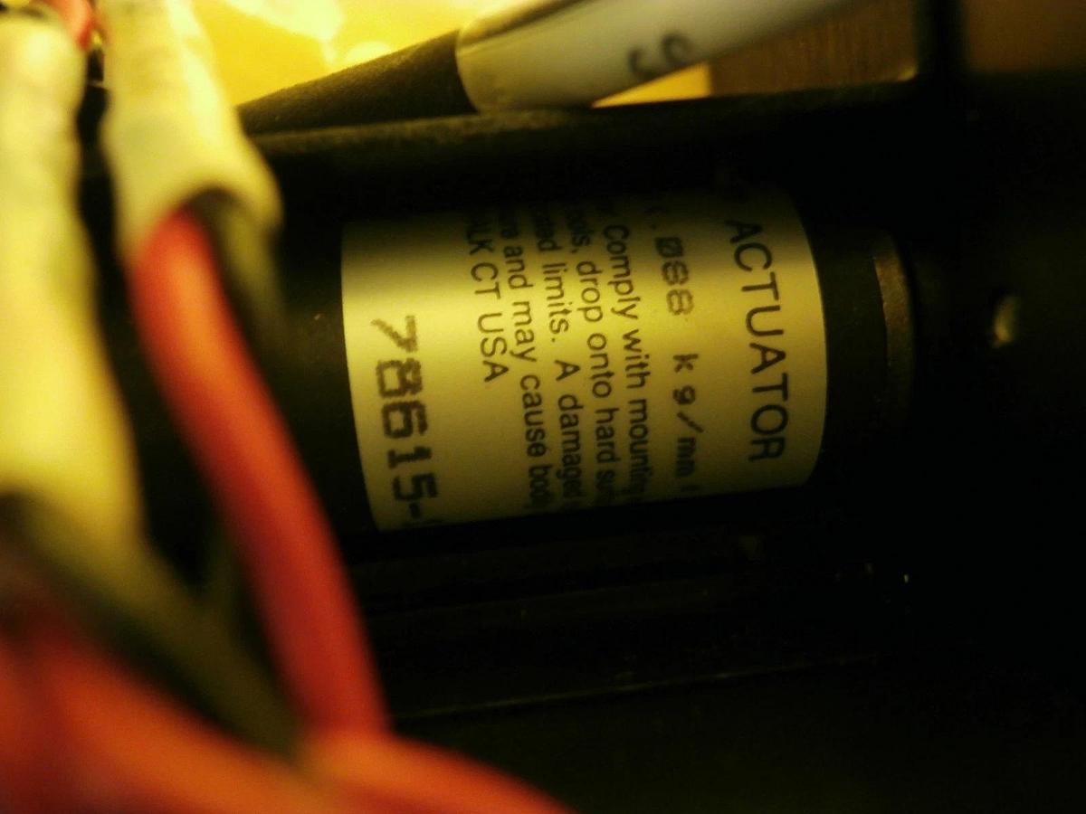 Used KLA-Tencor GPIO Polarized Lens Assembly Laser Optics AIT I Surfscan Used Working