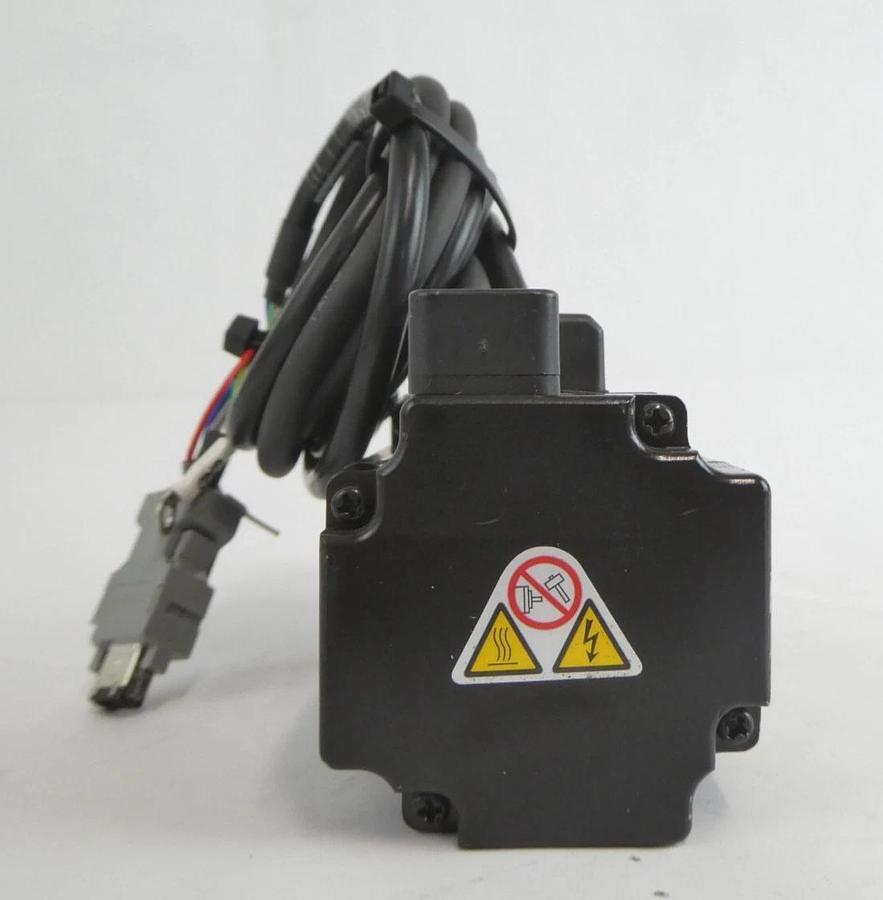 Used Yaskawa SGMAH-04AAF41 YSC-SGMAV-04-001 Servo Motor Lot of 4 Working Surplus