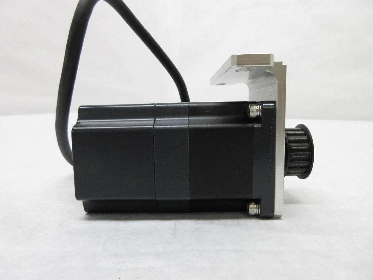 Used Oriental Motor A4886-9215KM 5-Phase Stepping Motor VEXTA Reseller Lot of 2 Used