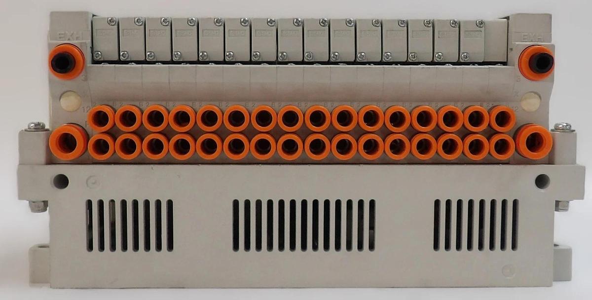 Used SMC VV5Q11-16-X1601V 16-Port Manifold EX420-SDN2 AMAT Working