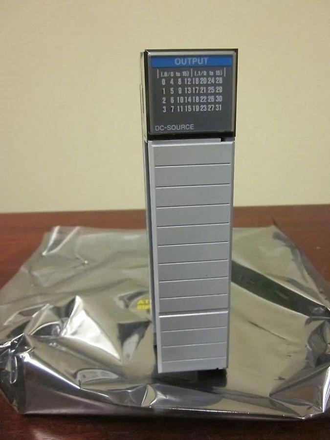 AB Allen-Bradley 1746-IB32 PLC 32-Channel Digital I/O Output Module SLC500 New