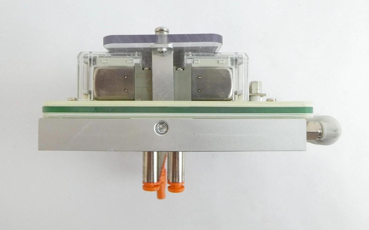 Used SMC VV100-DUM00060 Solenoid Valve Lam Research 61-192486-00 Lot of 2 Working