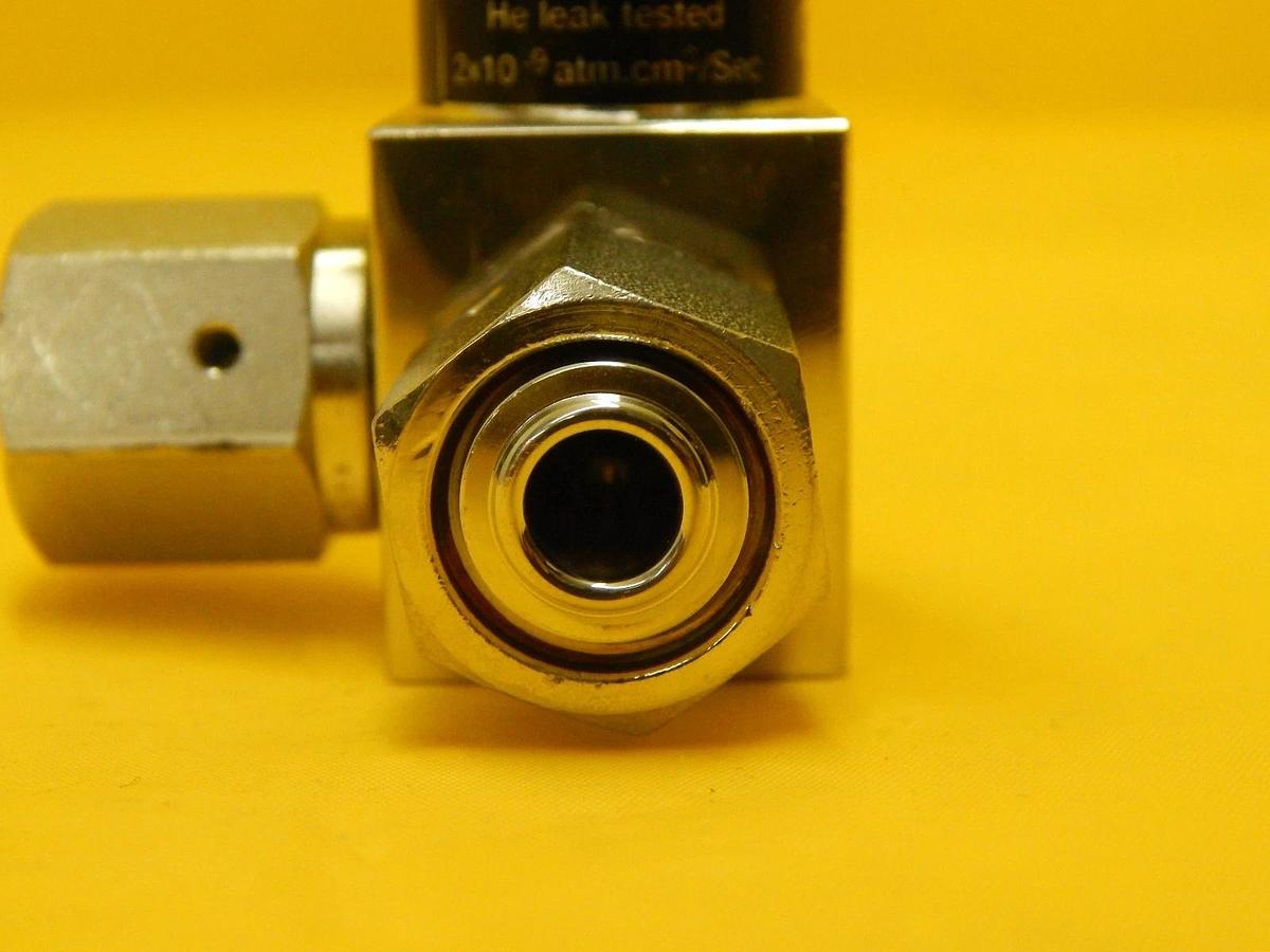 Used Qualiflow F HF Series 2-Way Pneumatic Angle Valve 2x10-9atm.cm3/Sec Used Working