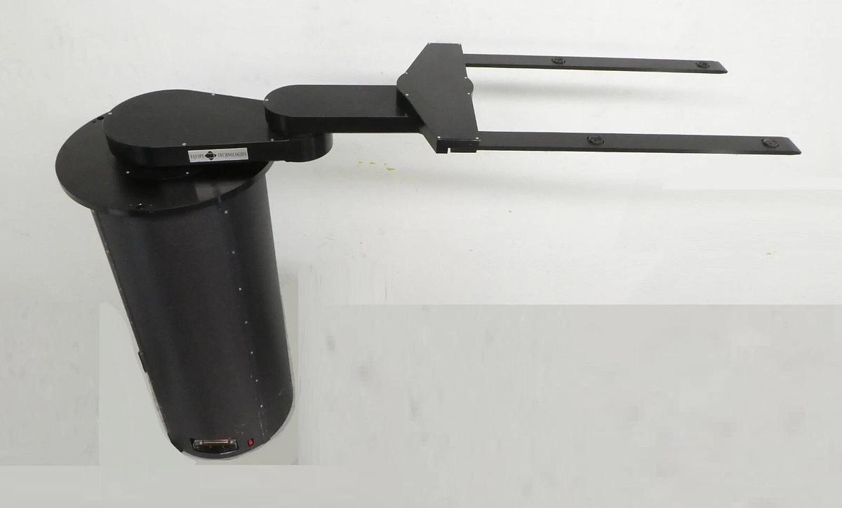 Used Equipe Technologies FPD-3153 Wafer Processing Atmospheric Transfer Robot Working
