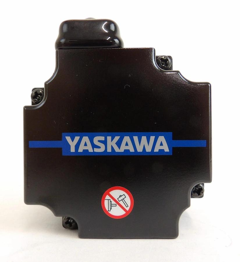 Yaskawa SGM7P-01A7J61 AC Servo Motor Reseller Lot of 5 New