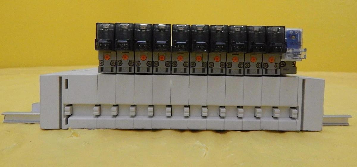 Used SMC 11-Port Pneumatic Manifold SY3140-5LZ Used Working