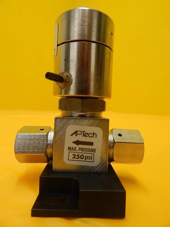 Used APTech AP3550SM 2PW FV4 FV4 Springless Diaphragm Valve Lot of 2 Used Working