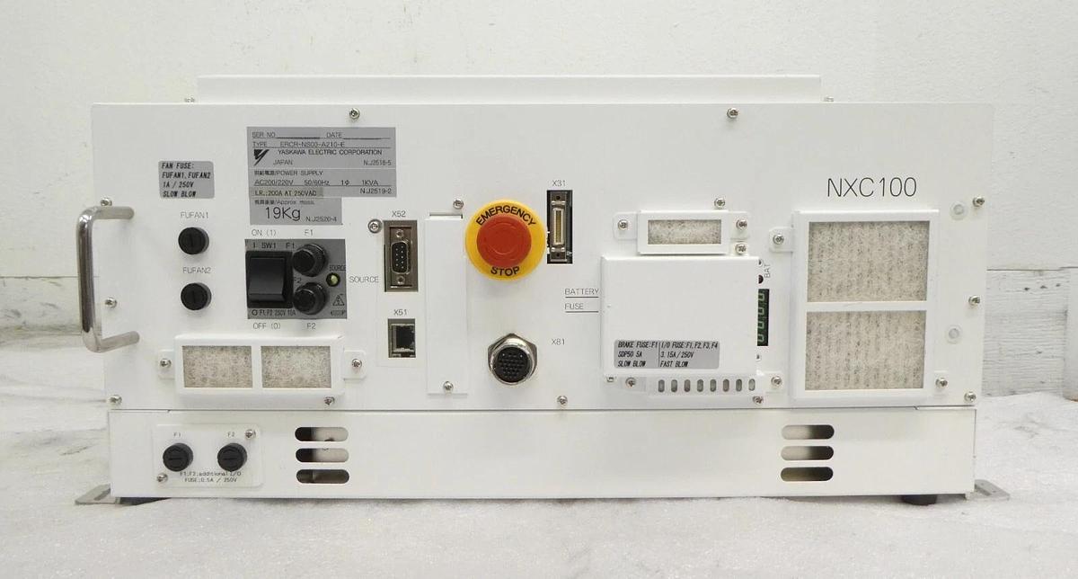 Used Yaskawa YR-ECR3J-A00 MOTOMAN Robot Set NXC100 ERCR-NS00-A210-E Working Surplus