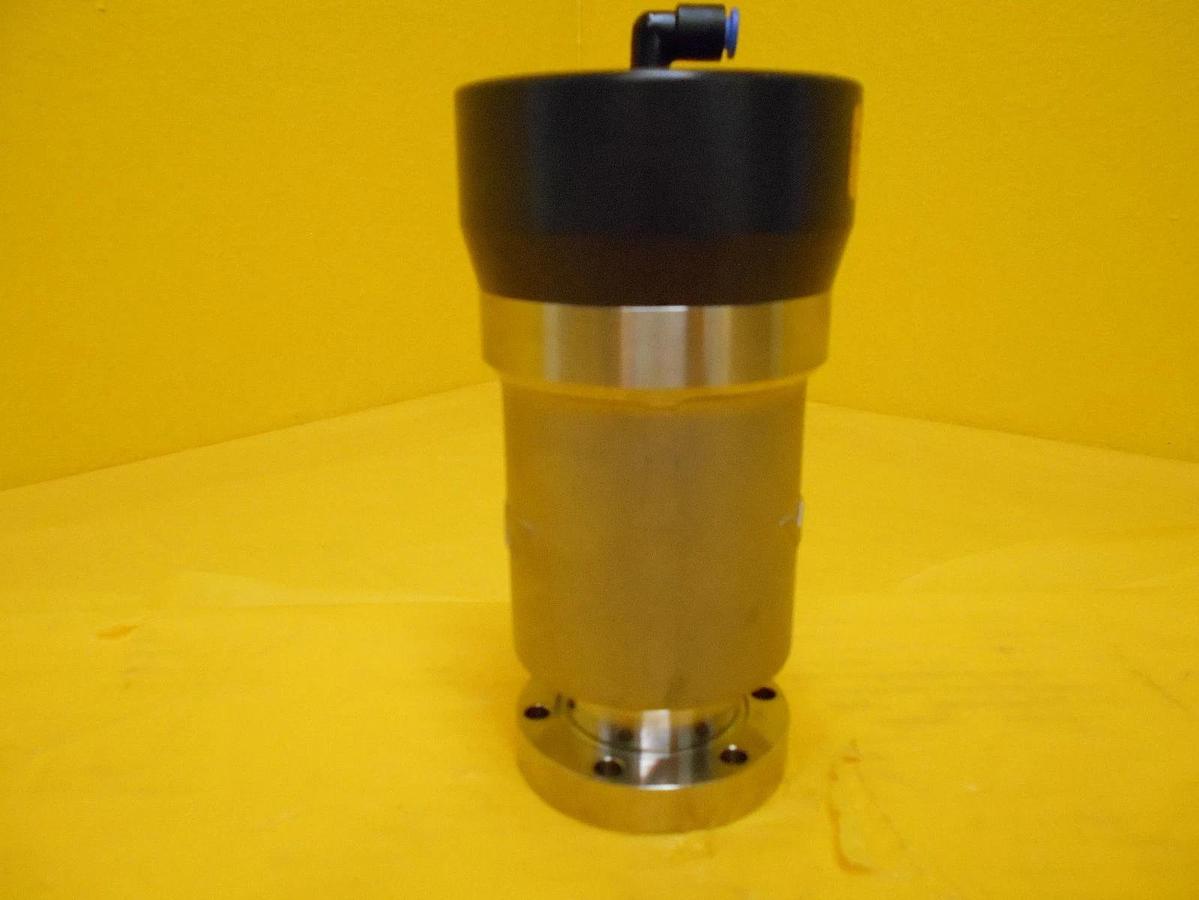 Used VAT 28332-GE11-0002 Pneumatic Right Angle Vacuum Valve UHV Used Working