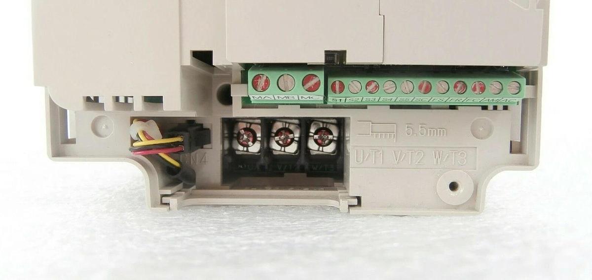Used Yaskawa Electric CIMR-J7AA21P5 J7 Series Inverter VS mini V7 Working Spare