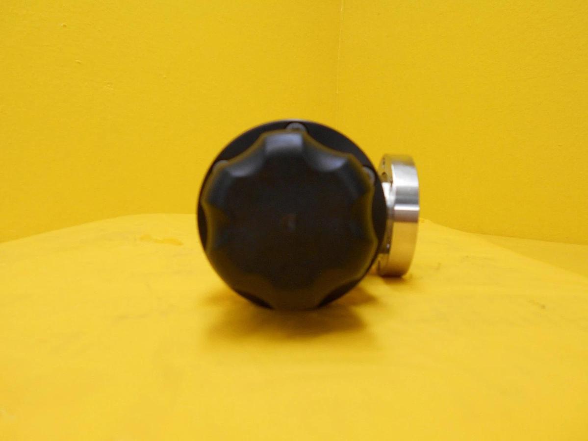 Used VAT 28332-GE01-0002 Manual Right Angle Vacuum Valve UHV Used Working