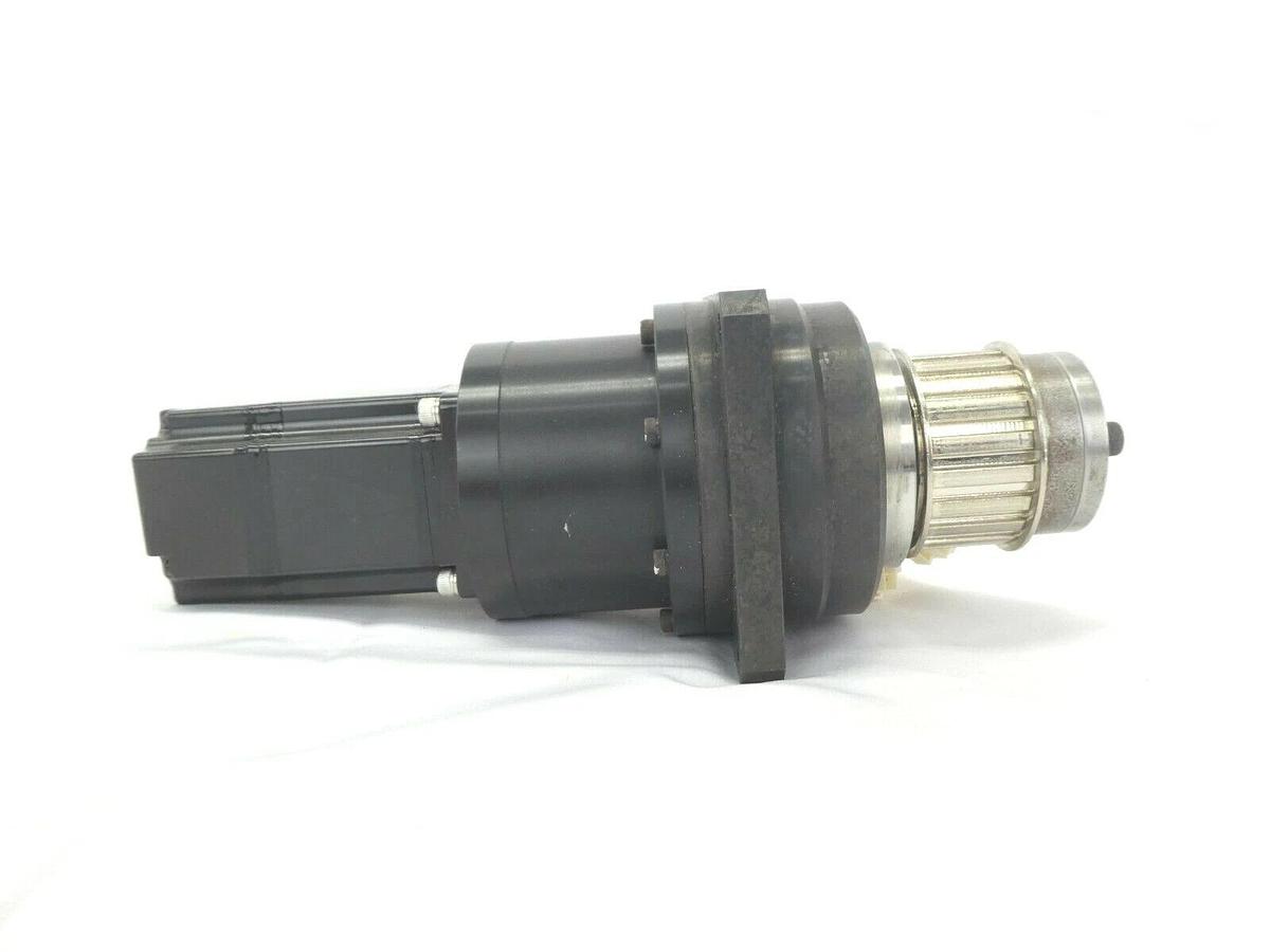 Used Omron R88M-U20030WA-S1 AC Servo Motor with Reducer CP-25A-21-J223A Working Spare