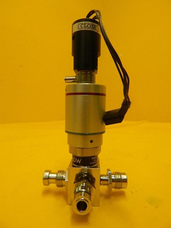Used Qualiflow F HF Series 4-Way Pneumatic Valve 2x10-9atm.cm3/S?ec Lot of 3 Used