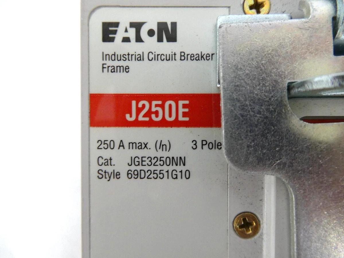 Used Eaton JGE3250NN Industrial Circuit Breaker J250E 69D2551G10 Lot of 2 Working