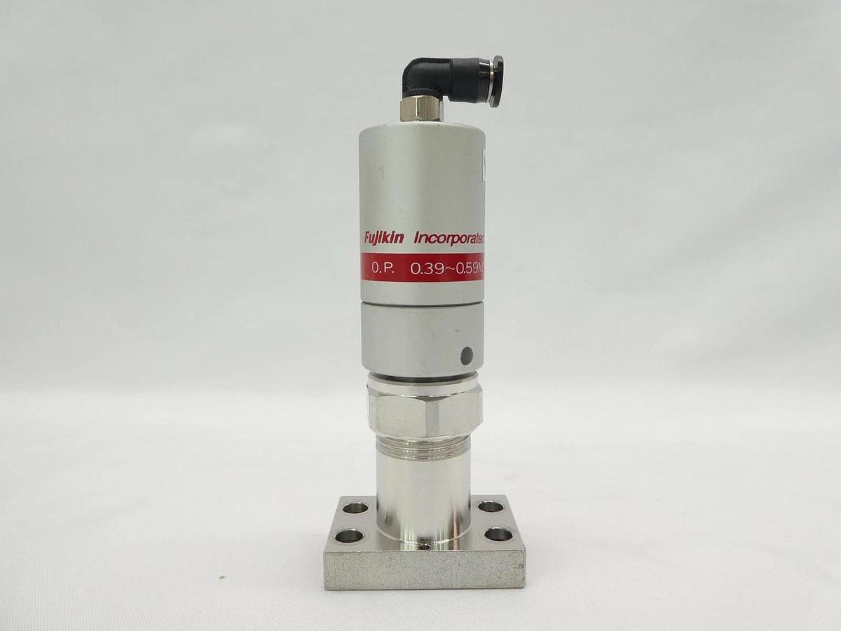 Used Fujikin 070924 Pneumatic Diaphragm Valve 0.39 ~ 0.59MPa N.C. Lot of 10 Working