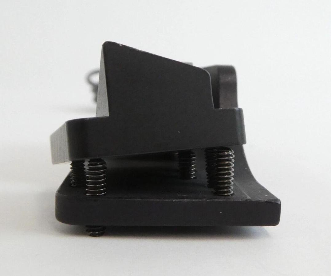 Used Omron E3L-2LE4-50 E3L-2DE4-50 Photoelectric Switch Laser Emitter Working