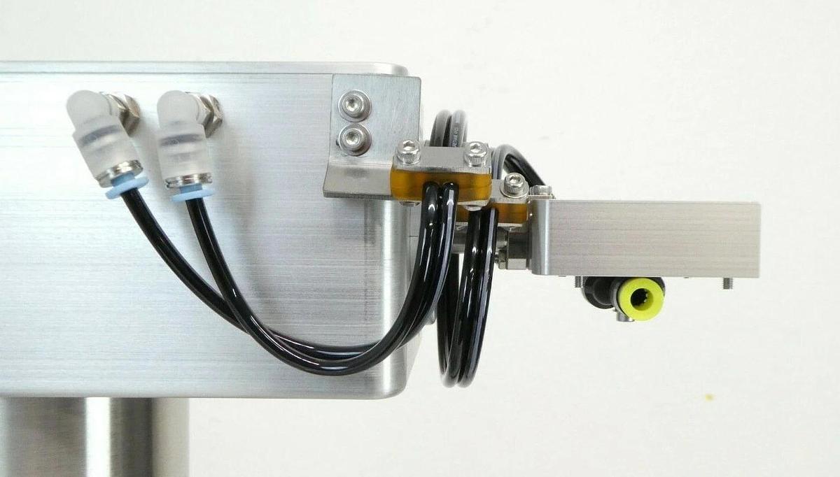 Used Hirata AR-Wn180CL-4-SR-330-TL1 300mm Single Arm Wafer Robot w/Flip-Axis Working