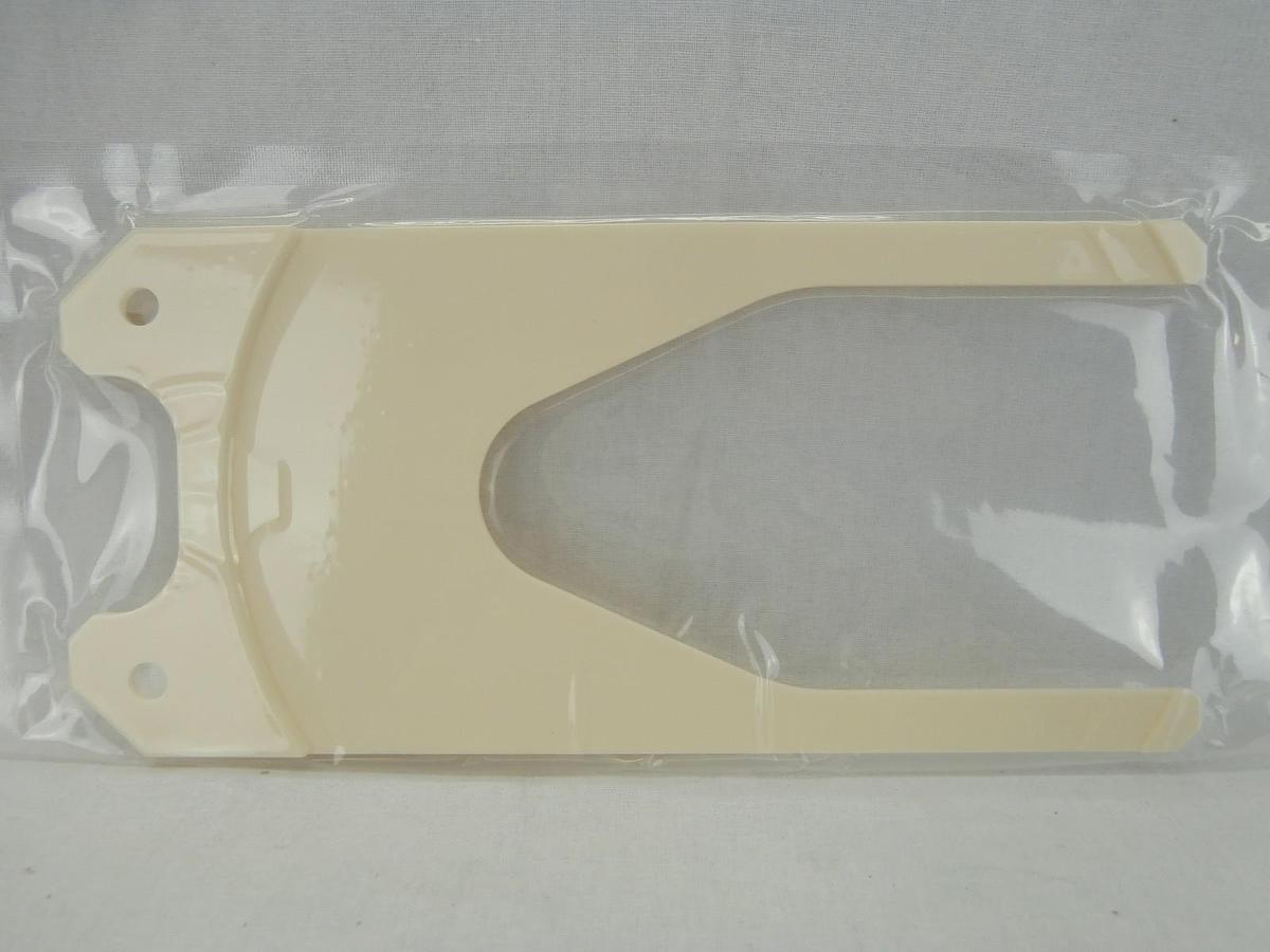 Used Ulvac Technologies EM1638-090-34D 8" Pick Up End Effector 200mm ZX-1000 New