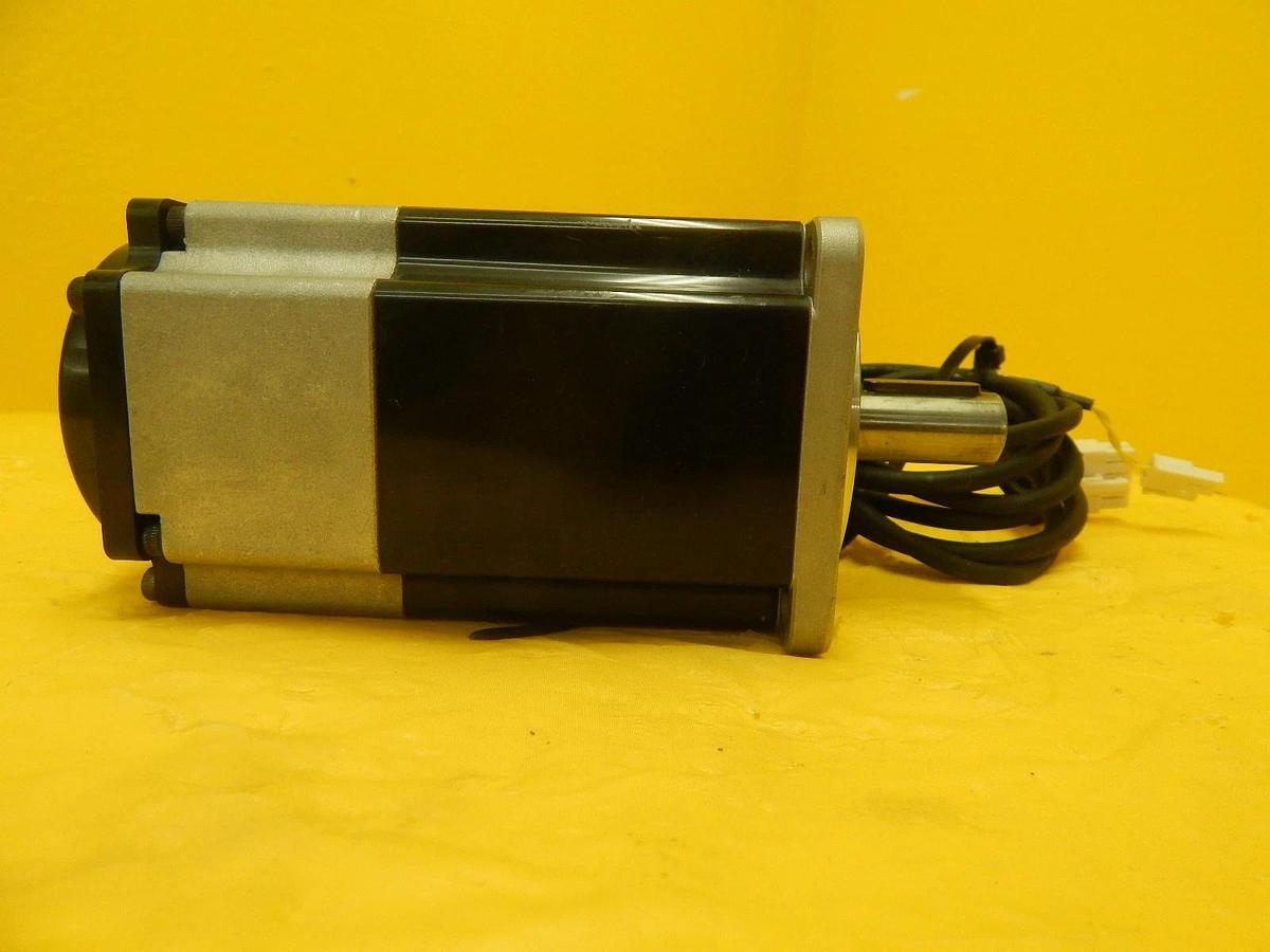 Used Sanyo Denki R2AA08075FBP77M AC Servo Motor SANMOTION R Hirata HQPLP-2DHP Used