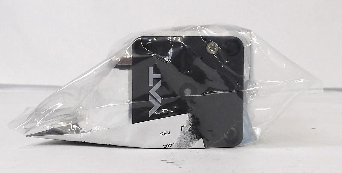 Used VAT 24428-XA11-BJM1 Vacuum Angle Valve AMAT 0195-03231 Reseller Lot of 2 New