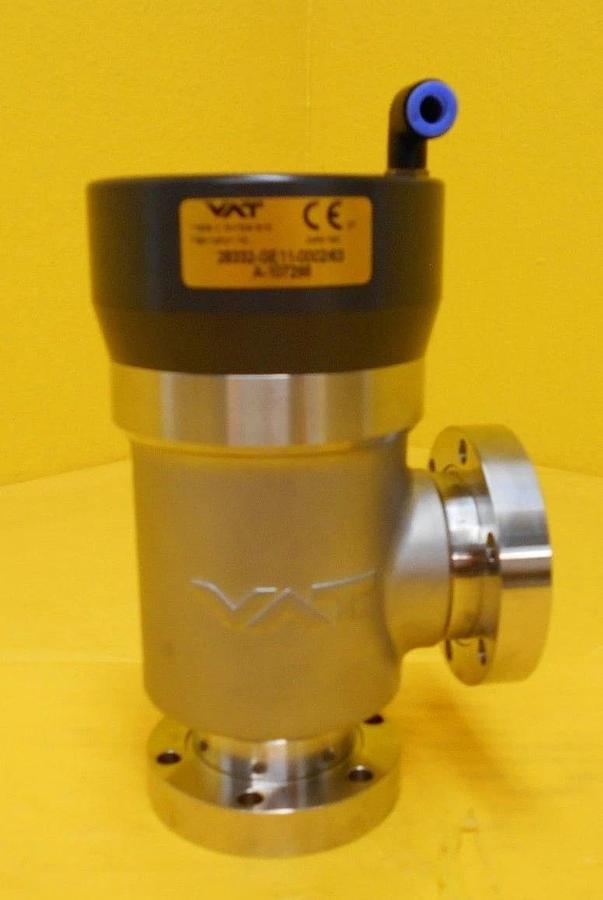 Used VAT 28332-GE11-0002 Pneumatic Right Angle Vacuum Valve UHV Used Working
