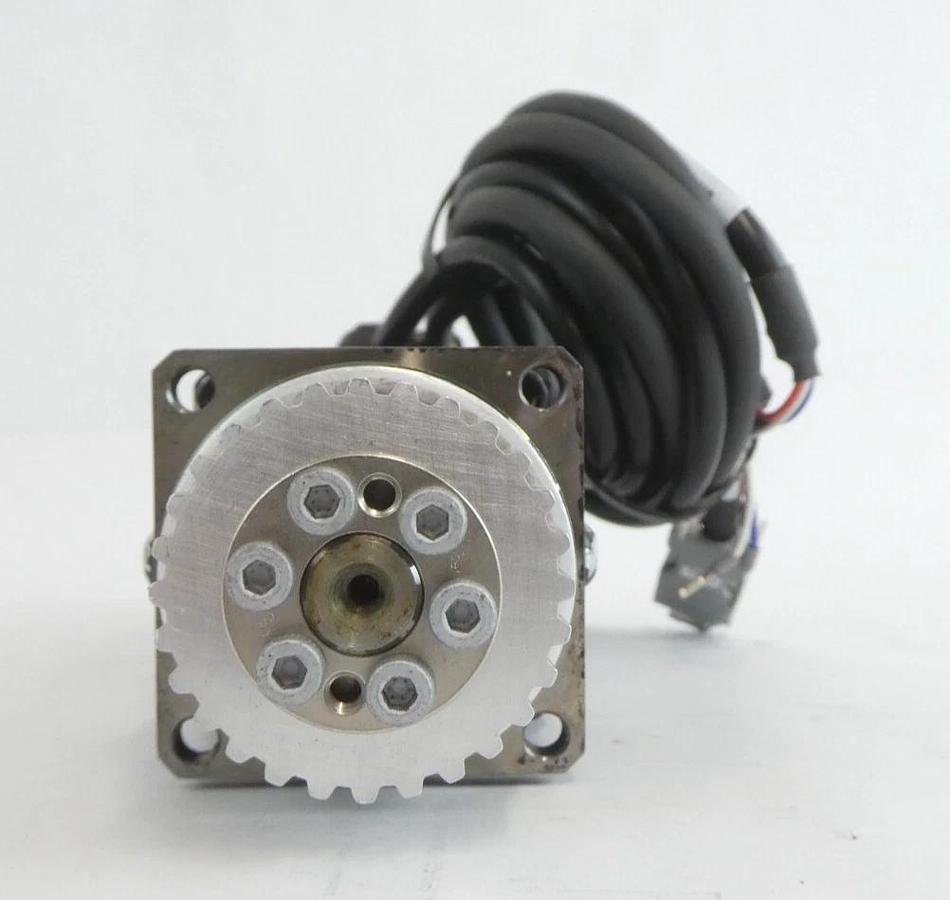Used Yaskawa SGMAH-04AAF41 YSC-SGMAV-04-001 Servo Motor Lot of 4 Working Surplus