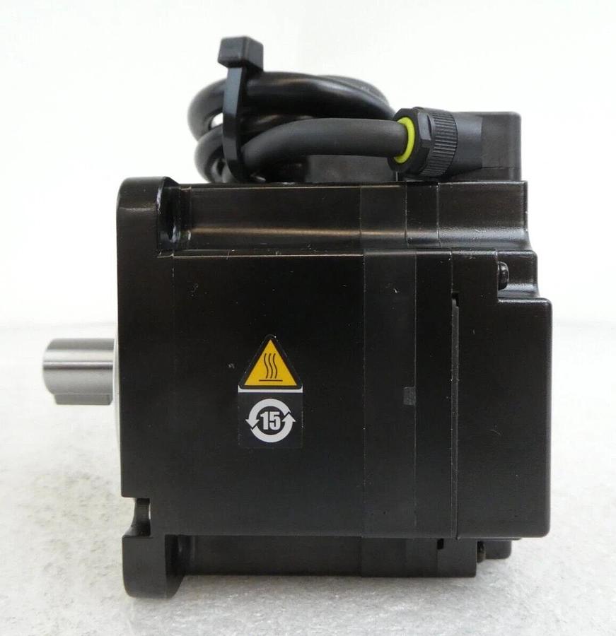 Yaskawa Electric SGM7P-04A7J61 AC Rotary Servo Motor SIGMA-7 New Surplus