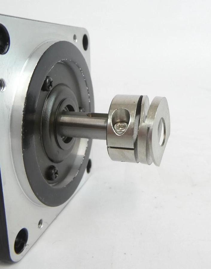 Used Yaskawa America SGMPH-01AAE-YA11 AC Servo Motor Assembly Working