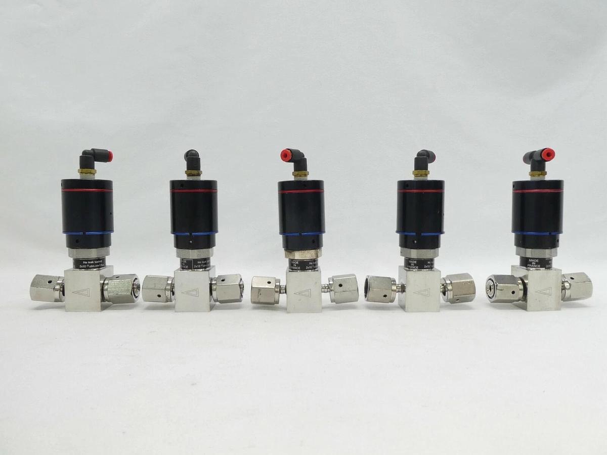Used Qualiflow 2x10-9atm.cm3/Sec 2-Way Pneumatic Valve Female/Female Lot of 5 Working