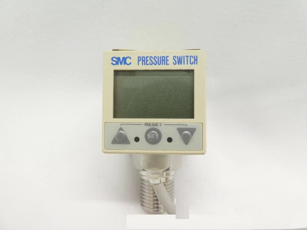 Used SMC ISE5B-02-27L-M-X122 Digital Pressure Switch ISE5B Lot of 8 Working Surplus