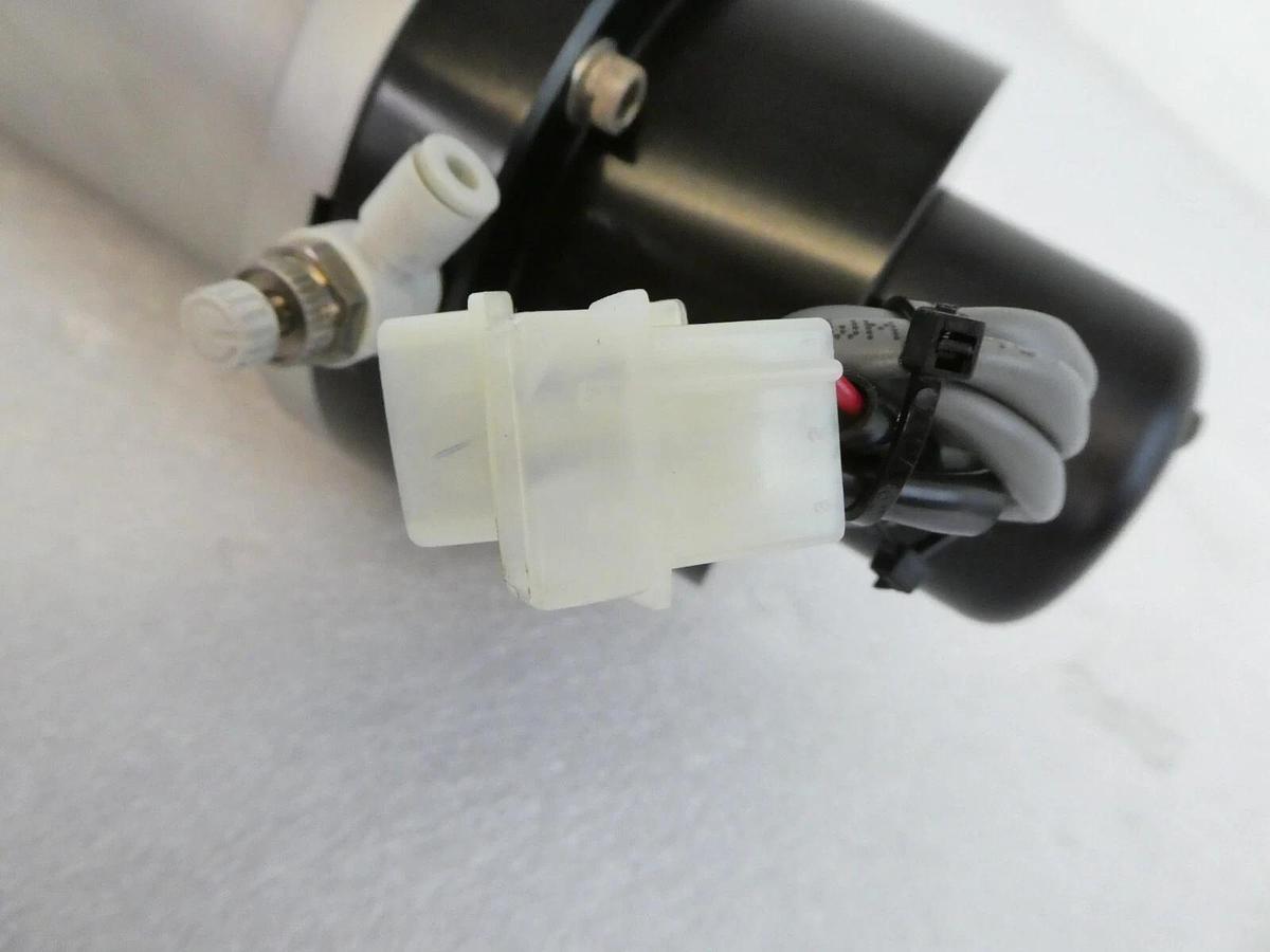 Used MKS Instruments 93-2782 Vacuum Right Angle Pneumatic Valve Working Surplus