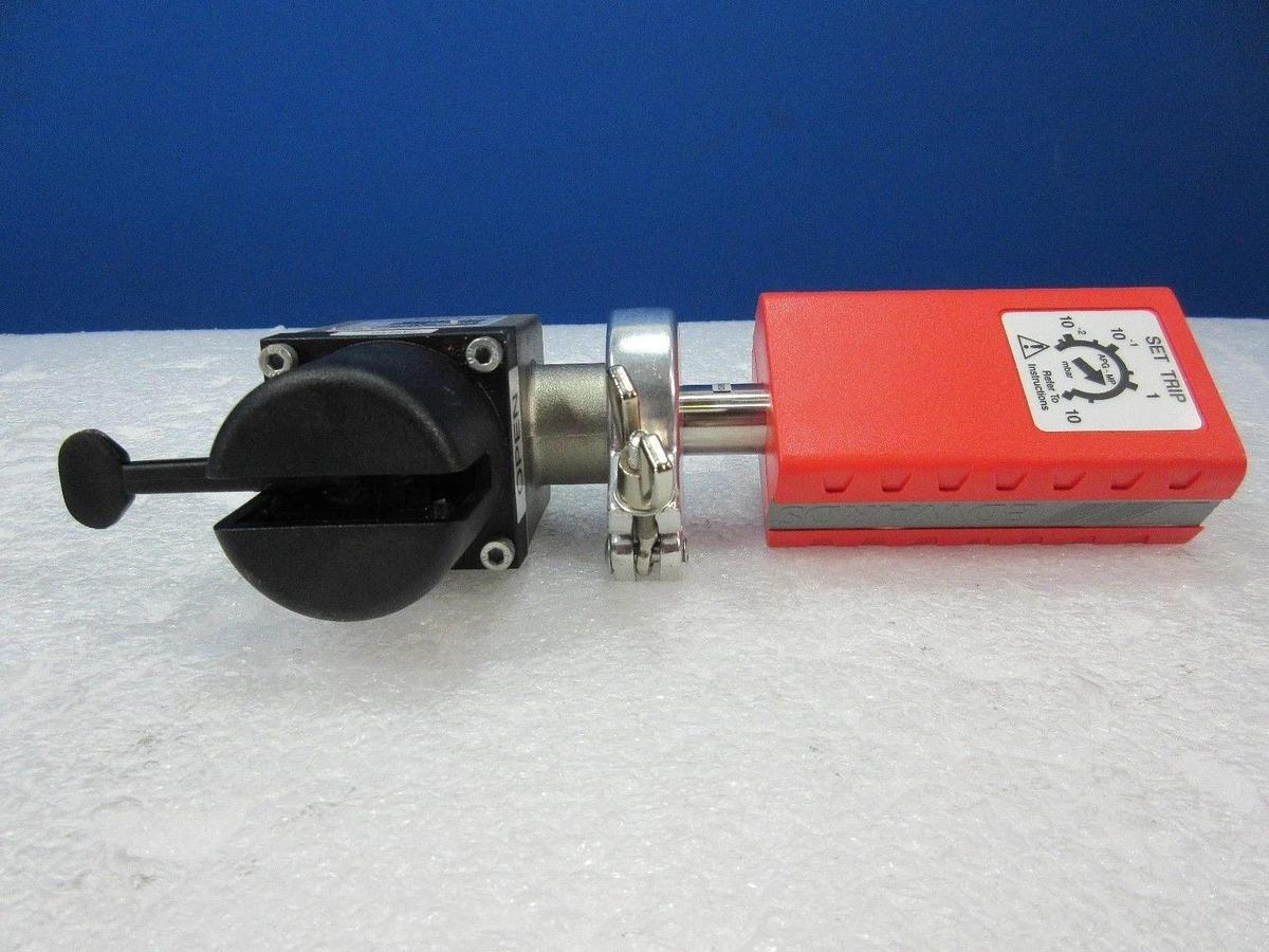 Used Edwards C31315000 Isolation Valve with D02182000 Pirani Gauge Used Working