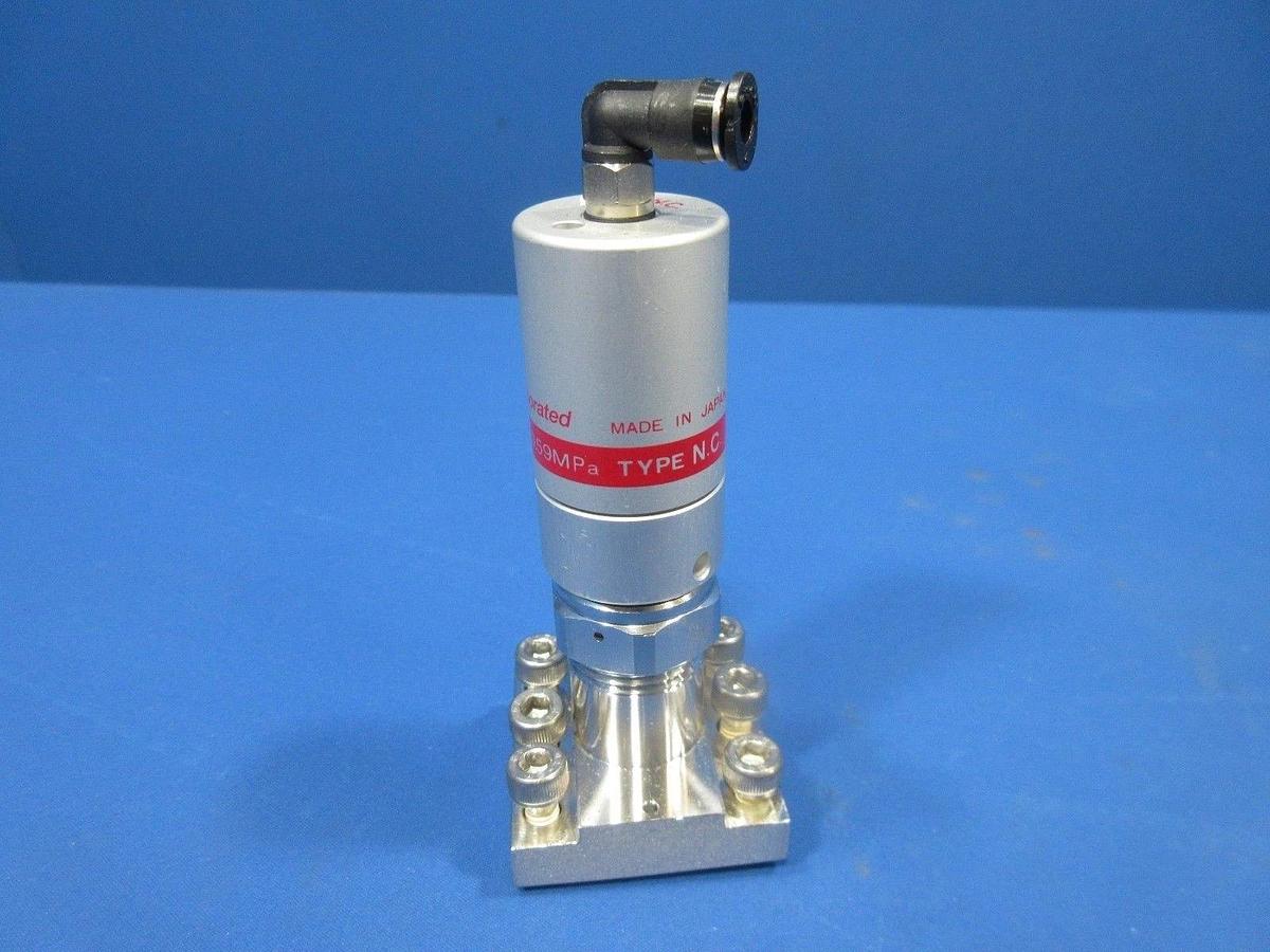 Used Fujikin 091404 Type NC Diaphragm Valve 0.39~0.59MPa 3 Port C-Seal Lot of 11 used