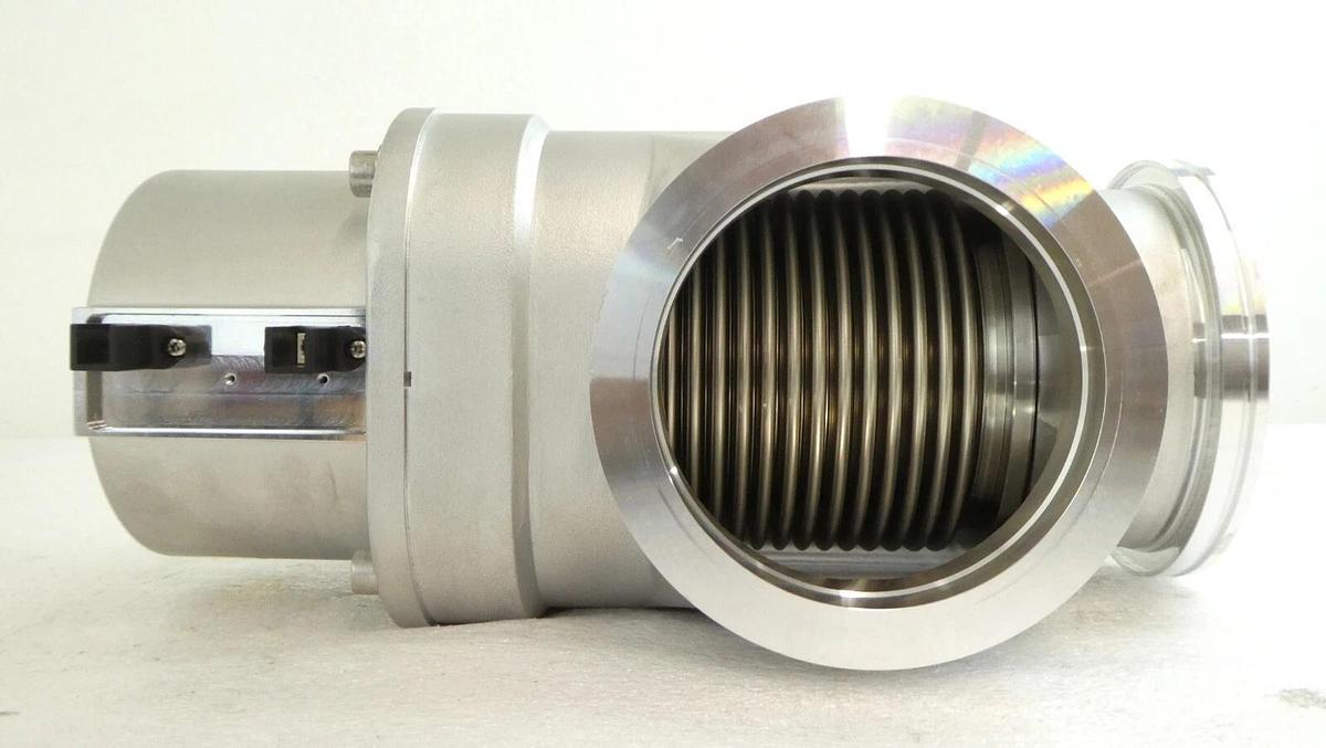 Used VAT 26340-QA21-AER1 High Vacuum Angle Valve Series 26 AMAT Producer Working
