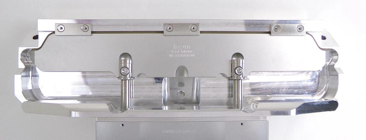 VAT 0340X-CA24-CKC1 300mm Pneumatic Chamber Slit Valve New Surplus