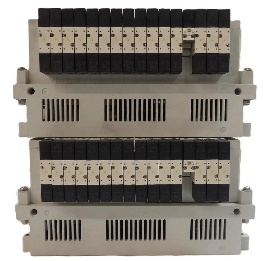 Used SMC VV5Q11-16-X1380 16-Port Pneumatic Manifold NP420-DN2A Lot of 2 Working
