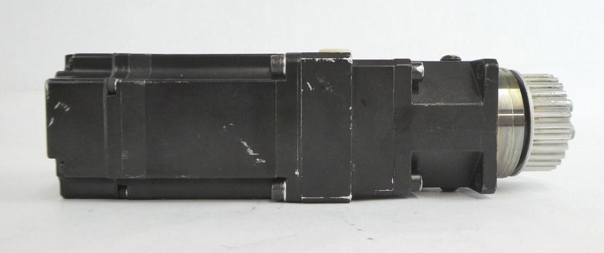 Used Yaskawa SGMAH-04AAF41 YSC-SGMAV-04-001 Servo Motor Lot of 4 Working Surplus